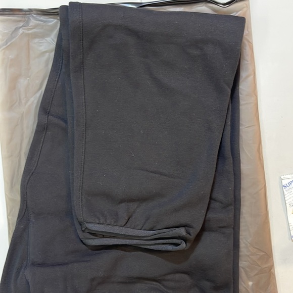 Fear of god essentials jet black sweatpants 2024 - Picture 6 of 8